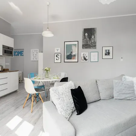 Scandi Male Garbary Piaskowa Near Old Market Square By Renters *