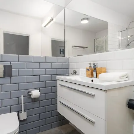 Scandi Male Garbary Piaskowa Near Old Market Square By Renters * Poznań