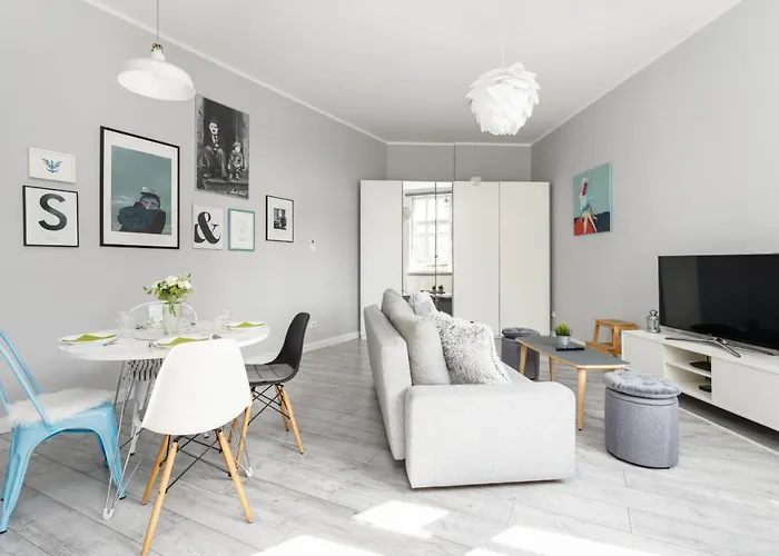 Scandi Male Garbary Piaskowa Near Old Market Square By Renters *