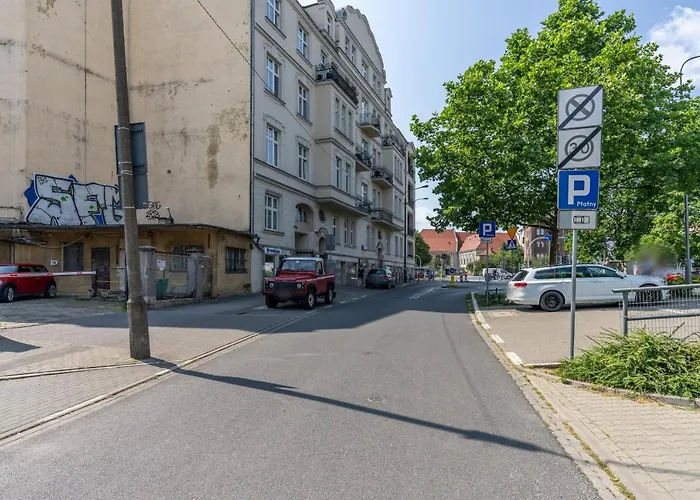 Scandi Male Garbary Piaskowa Near Old Market Square By Renters Poznan