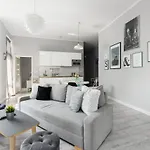 Scandi Male Garbary Piaskowa Near Old Market Square By Renters Apartman Poznań