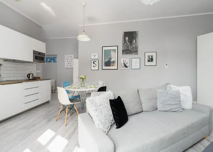 Scandi Male Garbary Piaskowa Near Old Market Square By Renters *