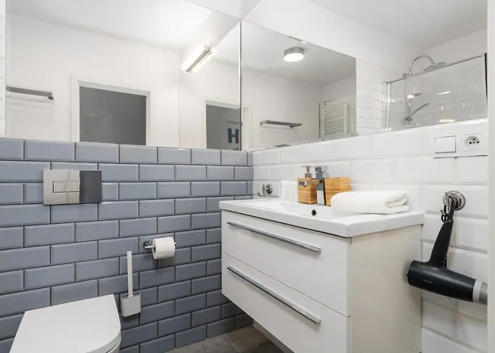 Scandi Male Garbary Piaskowa Near Old Market Square By Renters * פוזנן